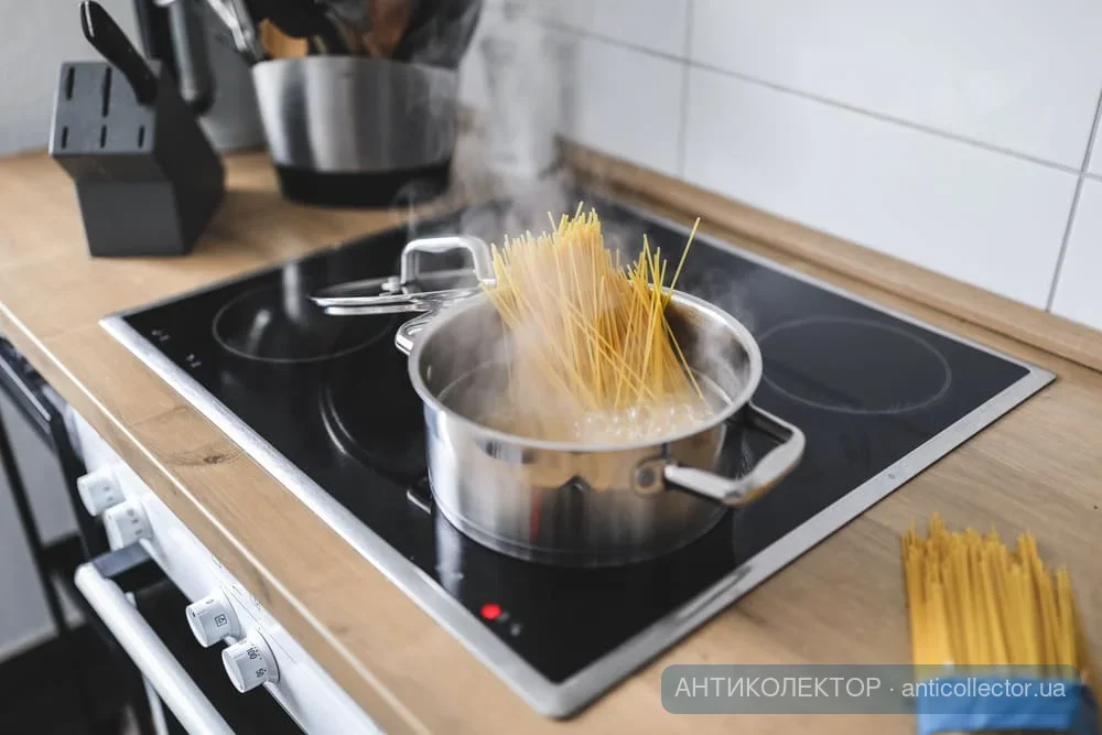 boling-water-pot-cooking-pasta (1).webp