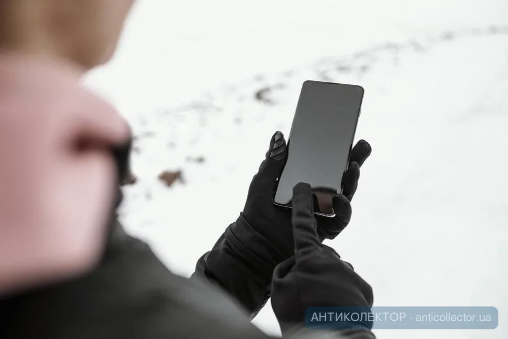 close-up-hands-holding-smartphone (1).webp