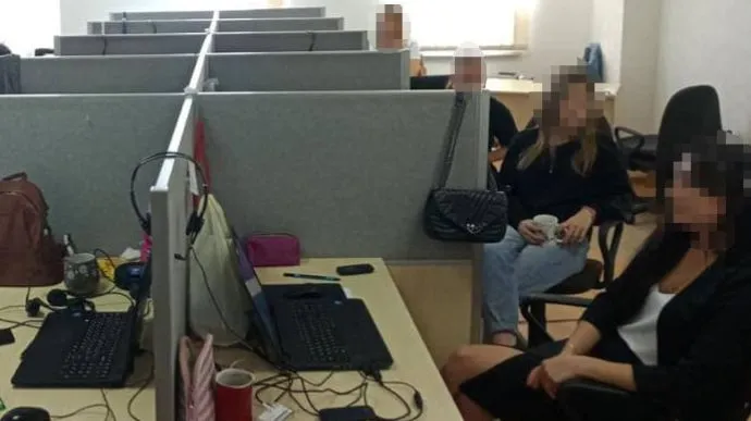 Звонки коллекторов третьим лицам