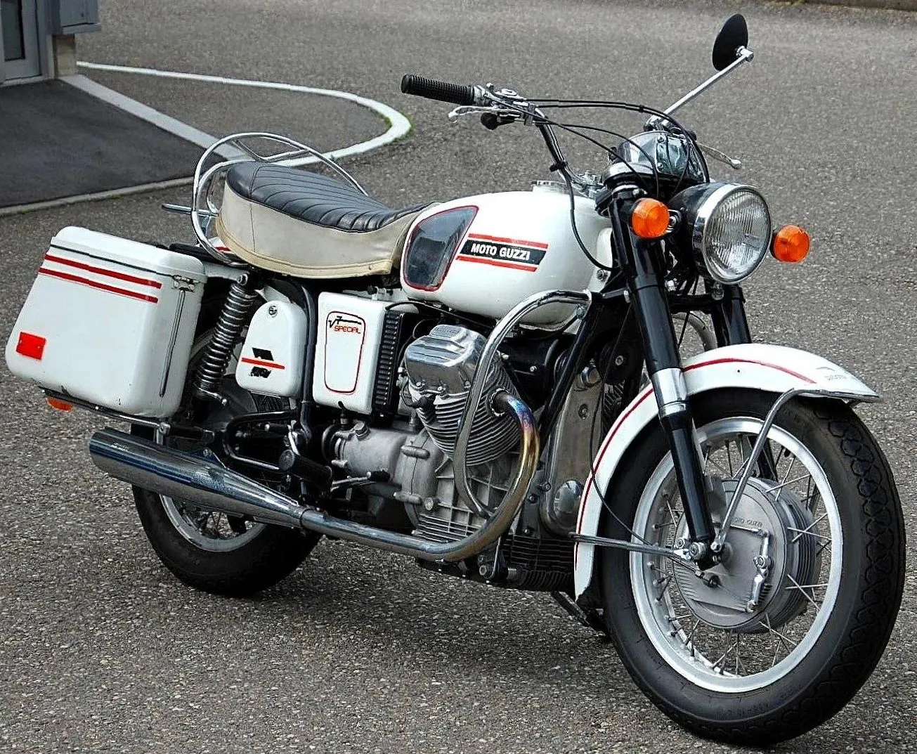 MOTO_GUZZI_V7_SPECIAL_(1970g.)-world69.spcs.bio.webp