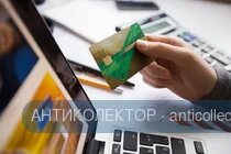 business-person-hand-holding-credit-card (1).webp